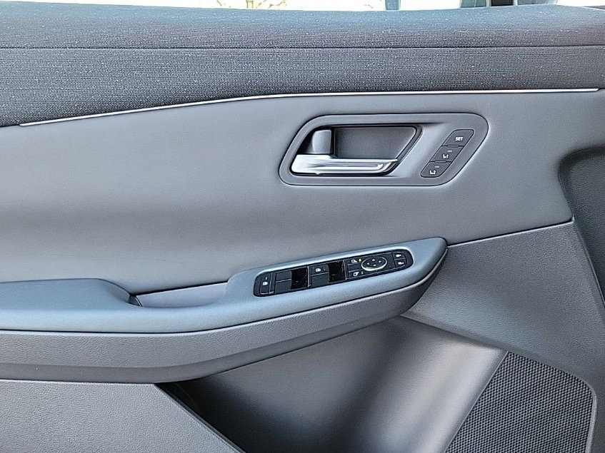 New 2026 Nissan Leaf Platinum+ w/ Floor Mat Package (Platinum+) FWD image 33