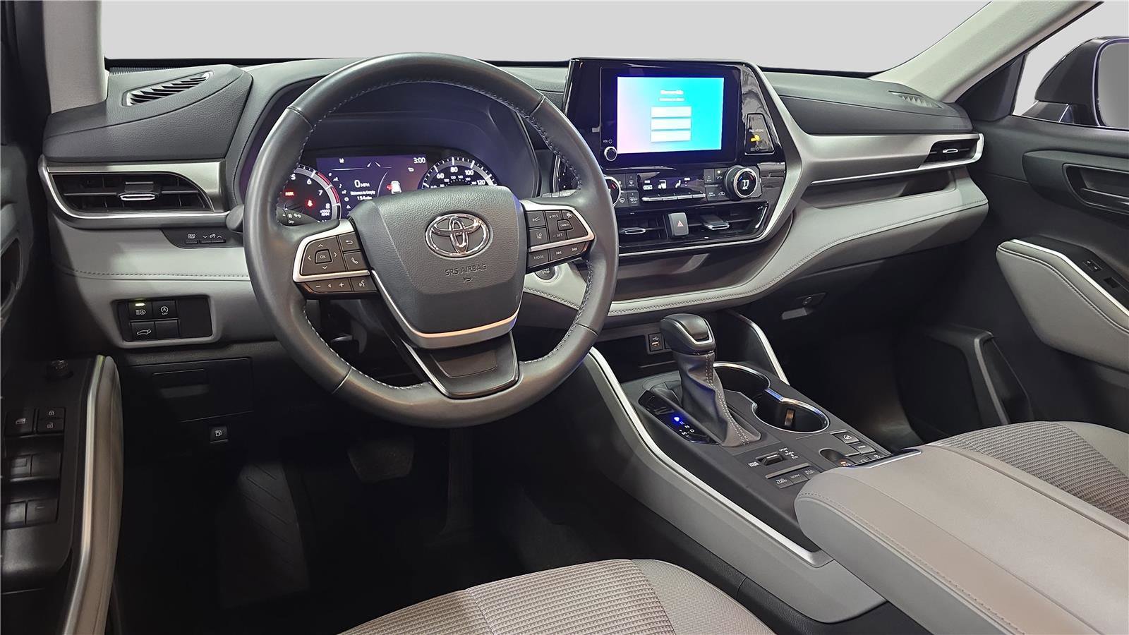 Used 2024 Toyota Highlander LE AWD/4WD image 20