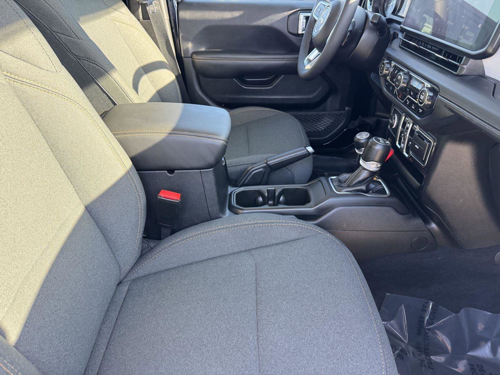 Certified 2025 Jeep Wrangler Sahara w/ Safety Group AWD/4WD image 8