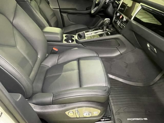 New 2026 Porsche Macan AWD/4WD image 23