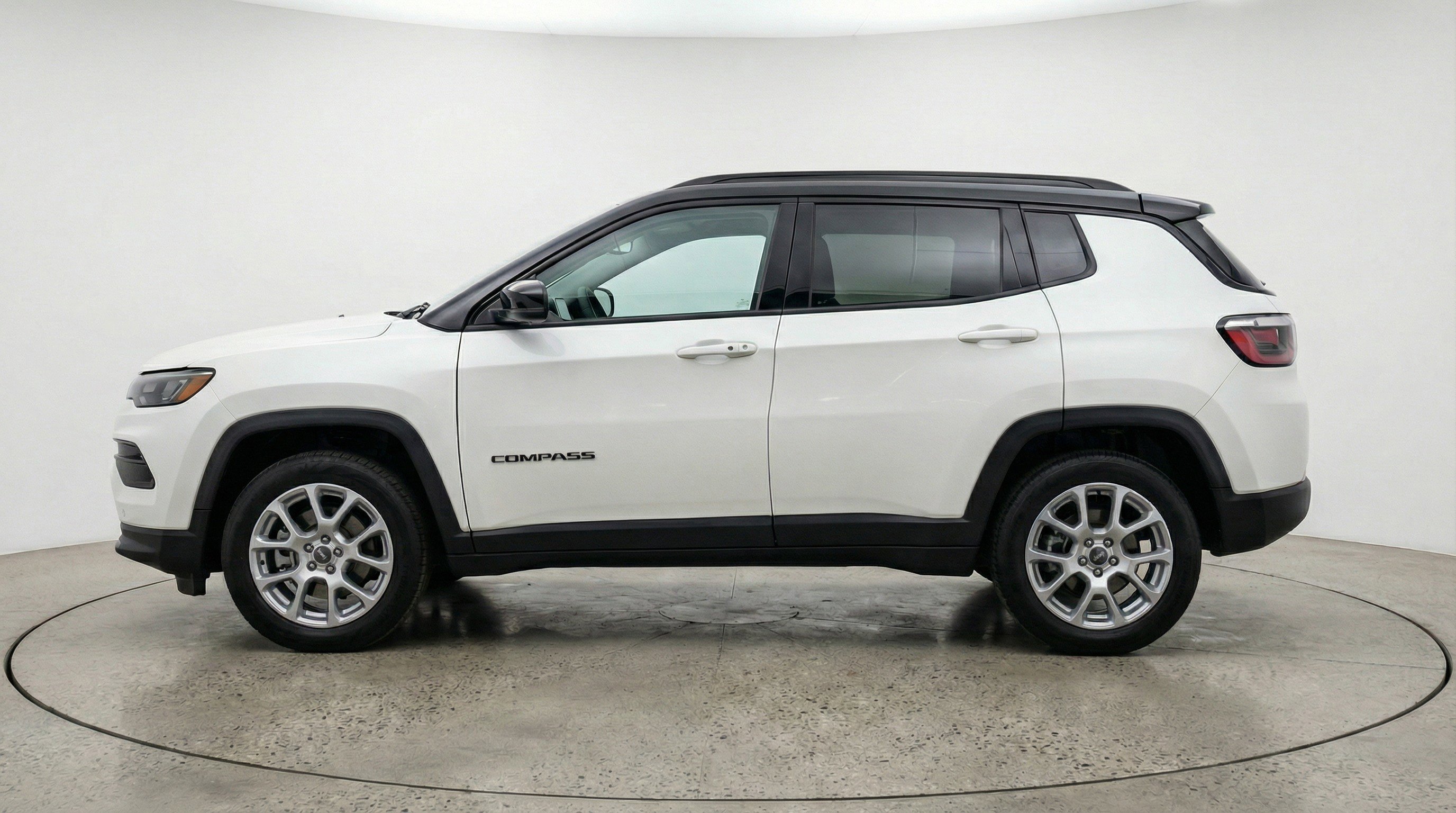 Used 2025 Jeep Compass Limited AWD/4WD image 5