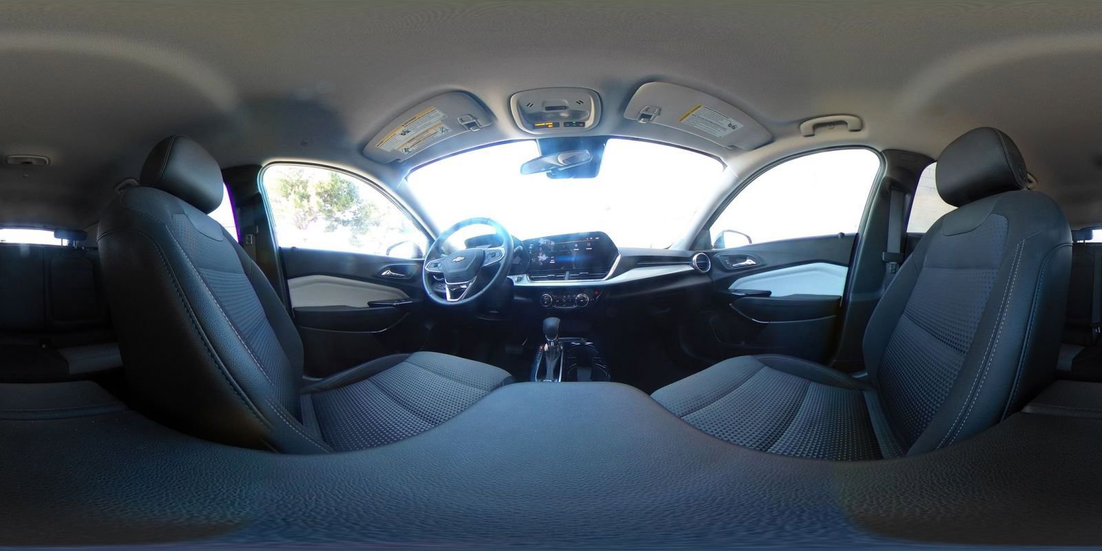 Used 2025 Chevrolet Trax LT w/ LT Convenience Package FWD image 42