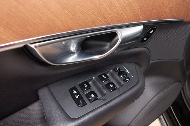 Certified 2023 Volvo XC90 B6 Plus AWD/4WD image 13