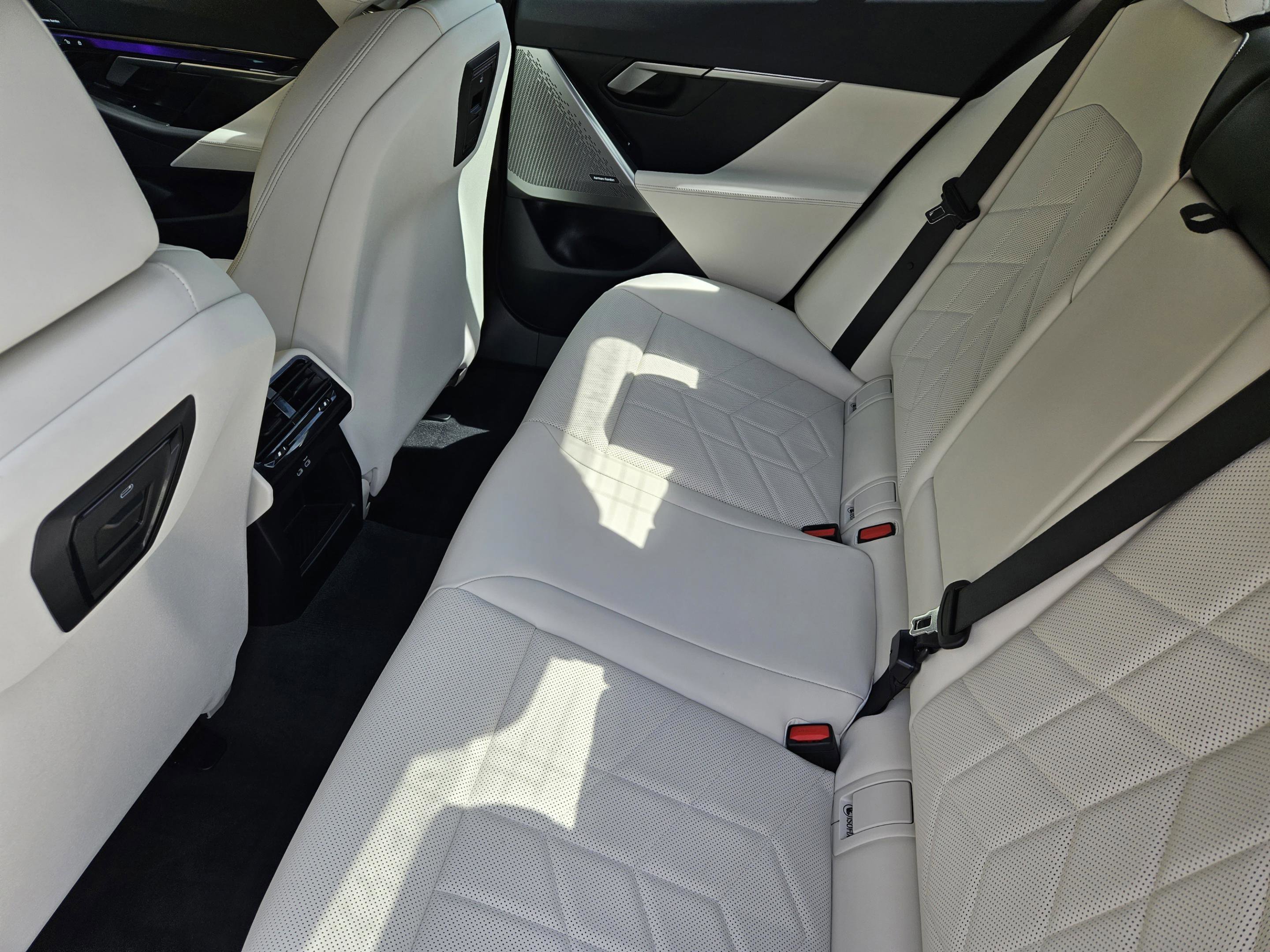 Used 2025 BMW 540i xDrive AWD/4WD image 25