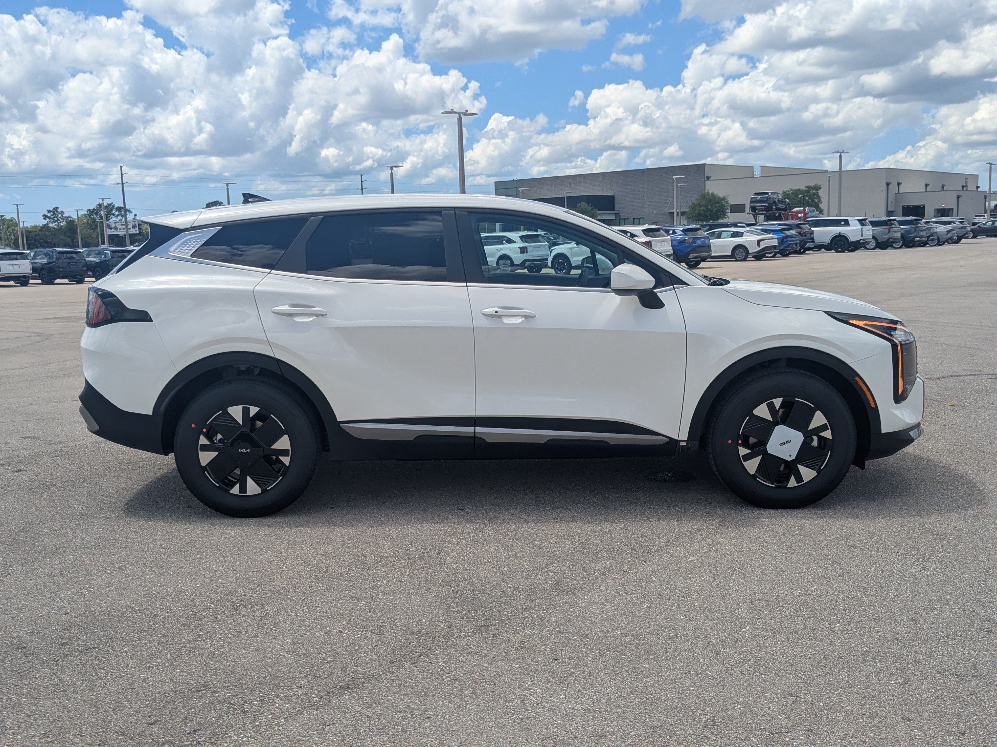 New 2026 Kia Sportage LX FWD image 4