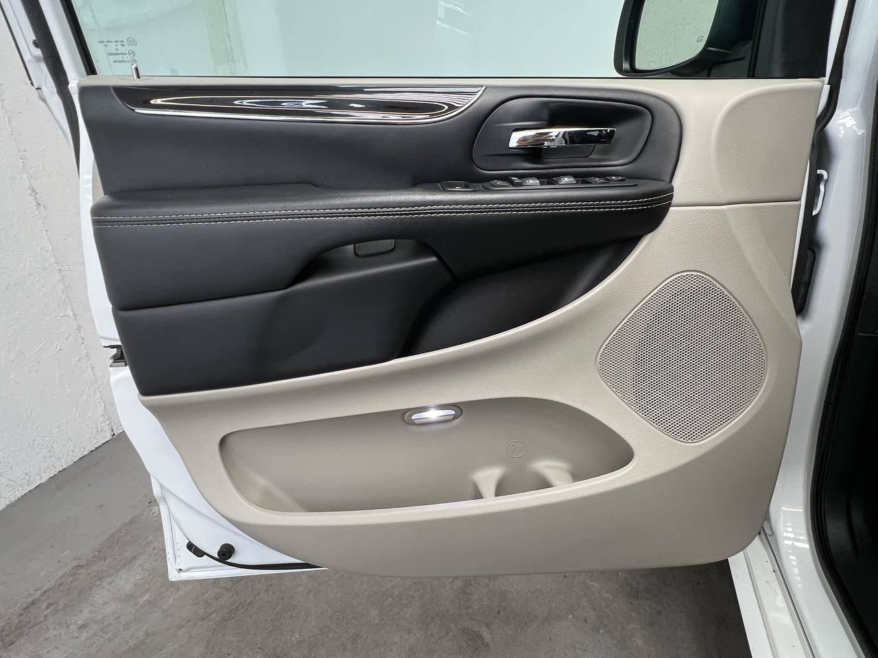 Used 2019 Dodge Grand Caravan SXT FWD image 7