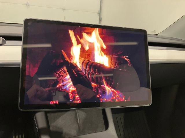 Used 2022 Tesla Model Y Long Range image 22