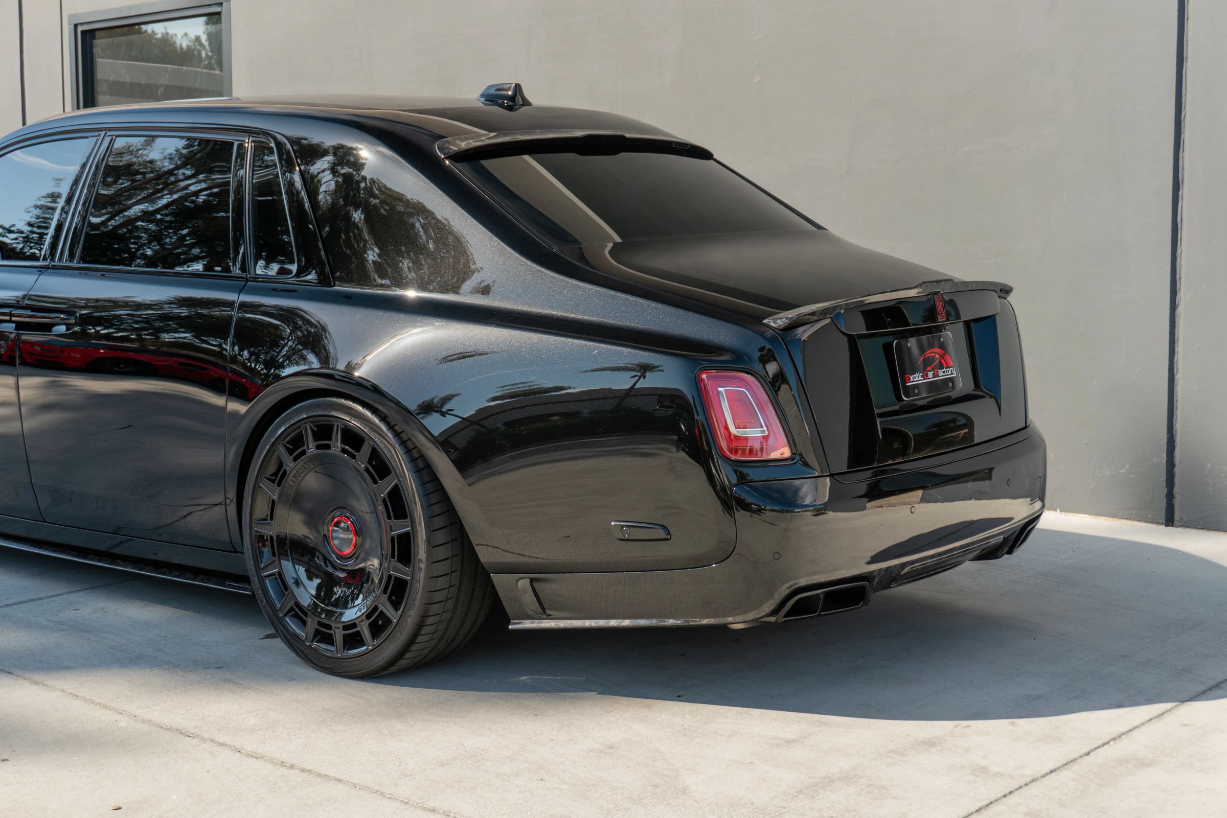 Used 2024 Rolls-Royce Phantom Sedan w/ The Phantom Package RWD image 22