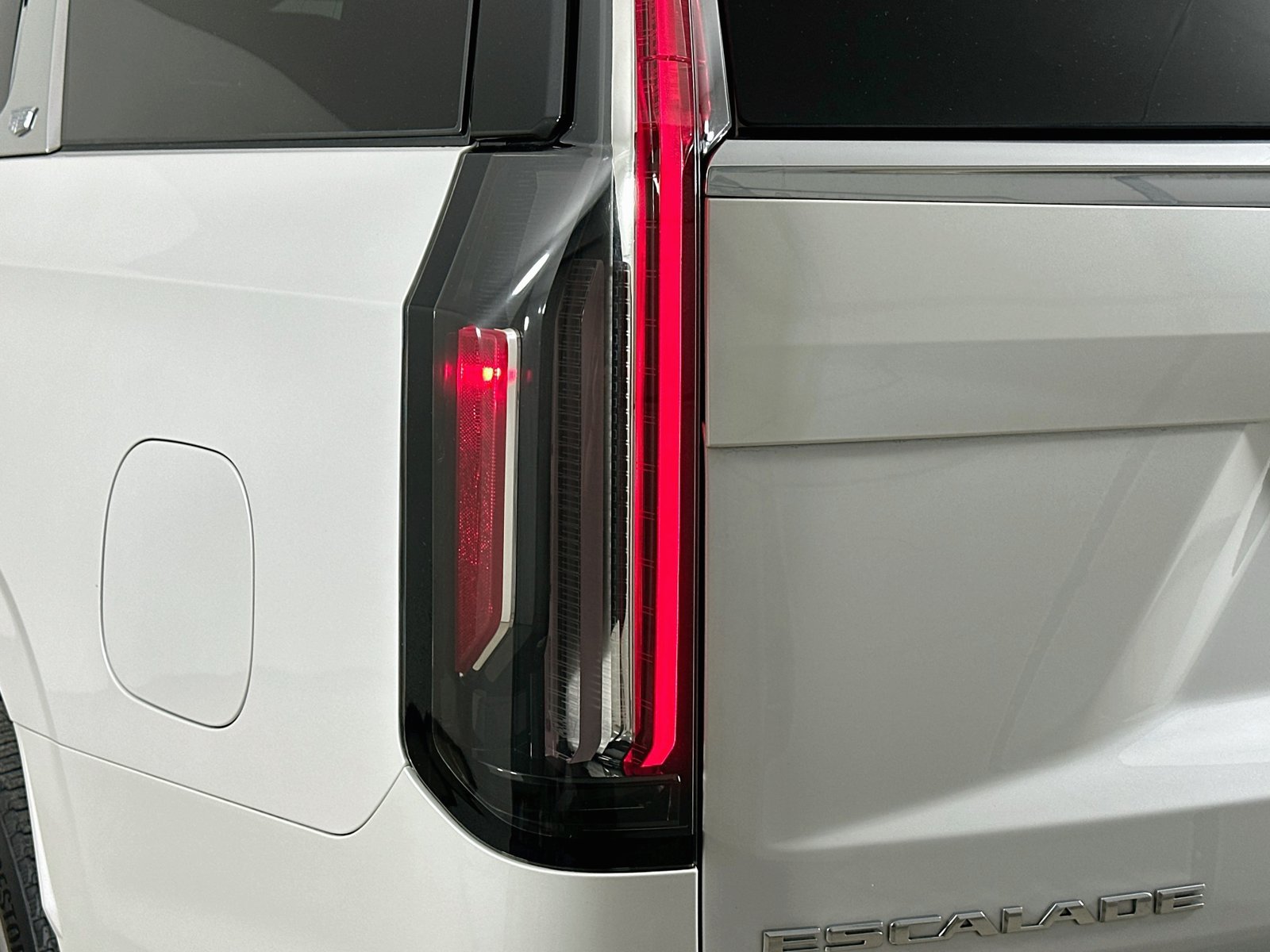 Used 2023 Cadillac Escalade Premium Luxury RWD image 12