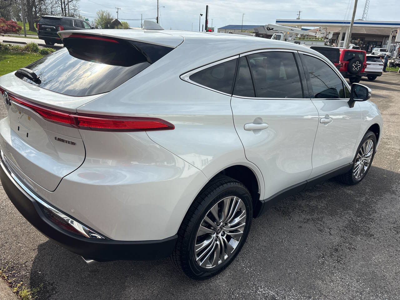 Used 2024 Toyota Venza Limited image 60