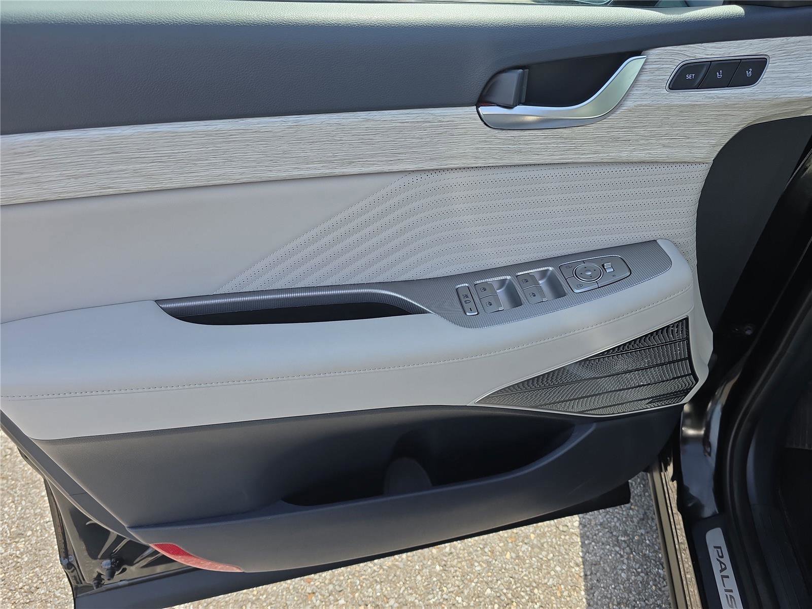 Used 2024 Hyundai Palisade Calligraphy image 17