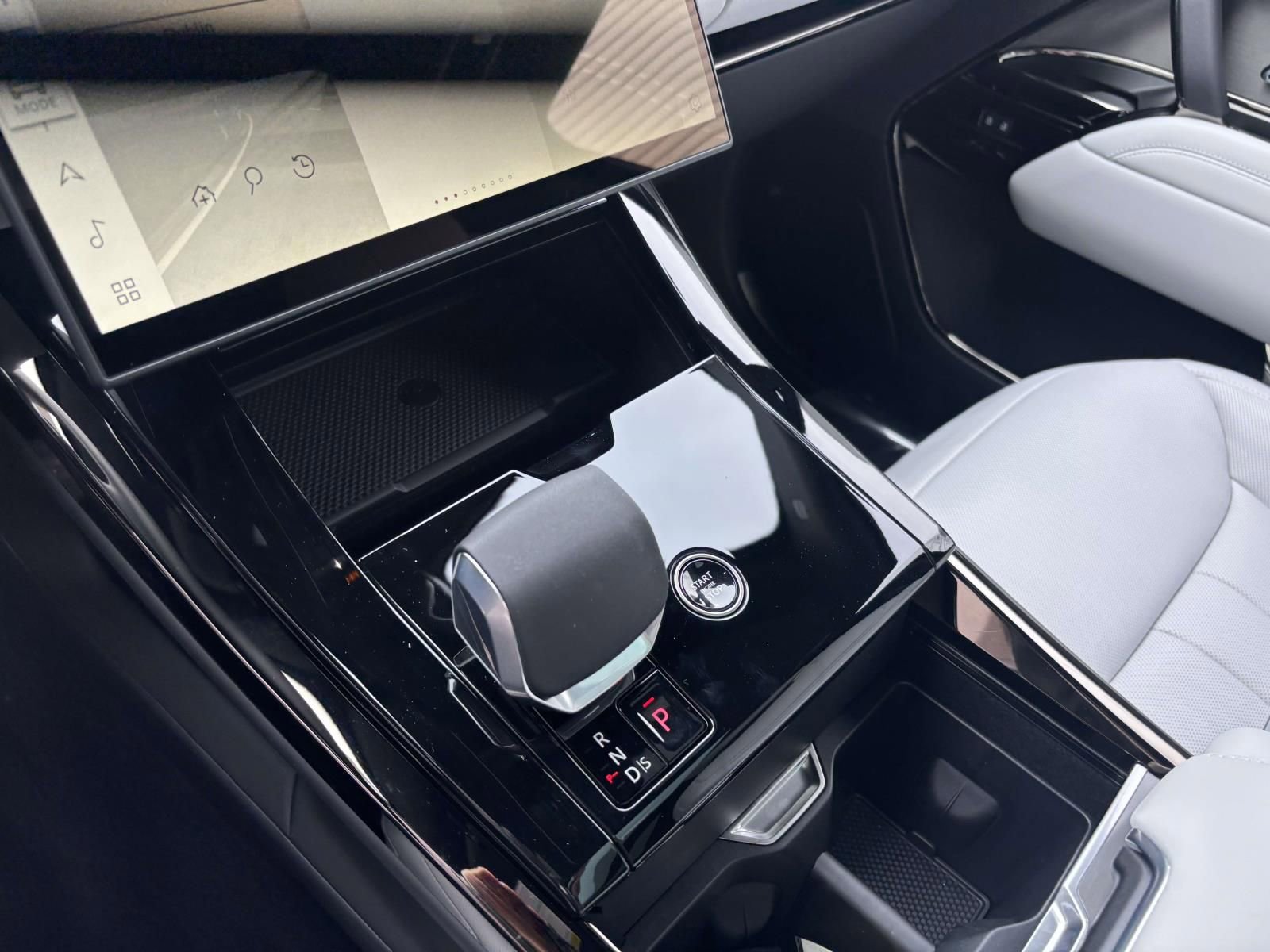 New 2026 Land Rover Range Rover Sport SE image 17