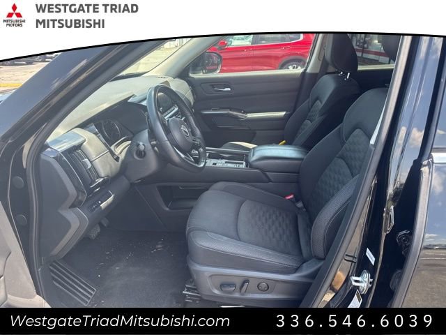 Used 2022 Nissan Pathfinder SV image 6