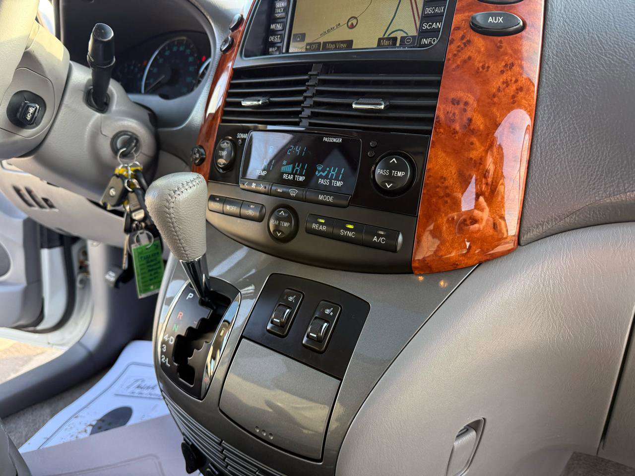 Used 2009 Toyota Sienna XLE image 30