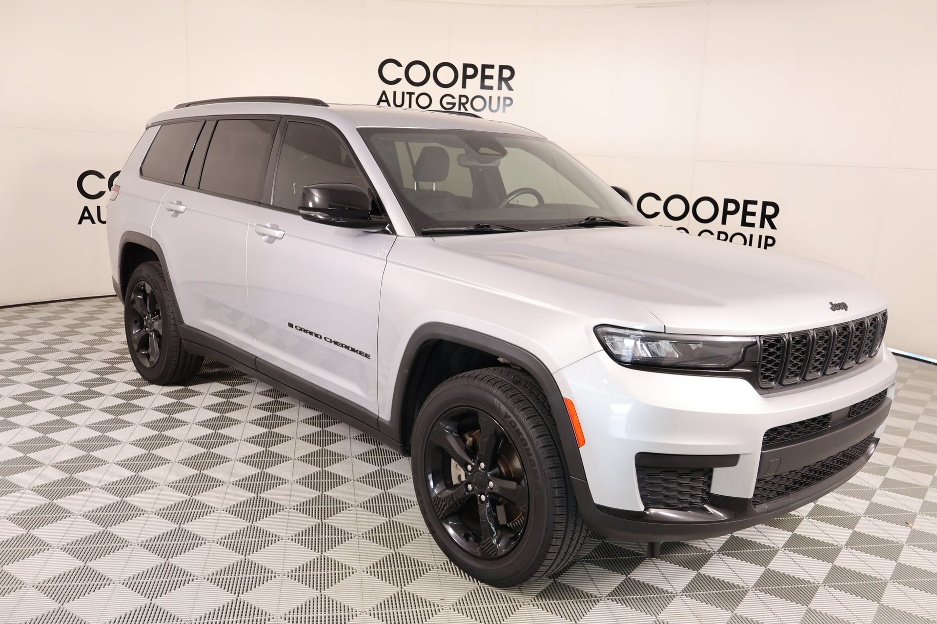 Used 2021 Jeep Grand Cherokee L Laredo AWD/4WD image 1