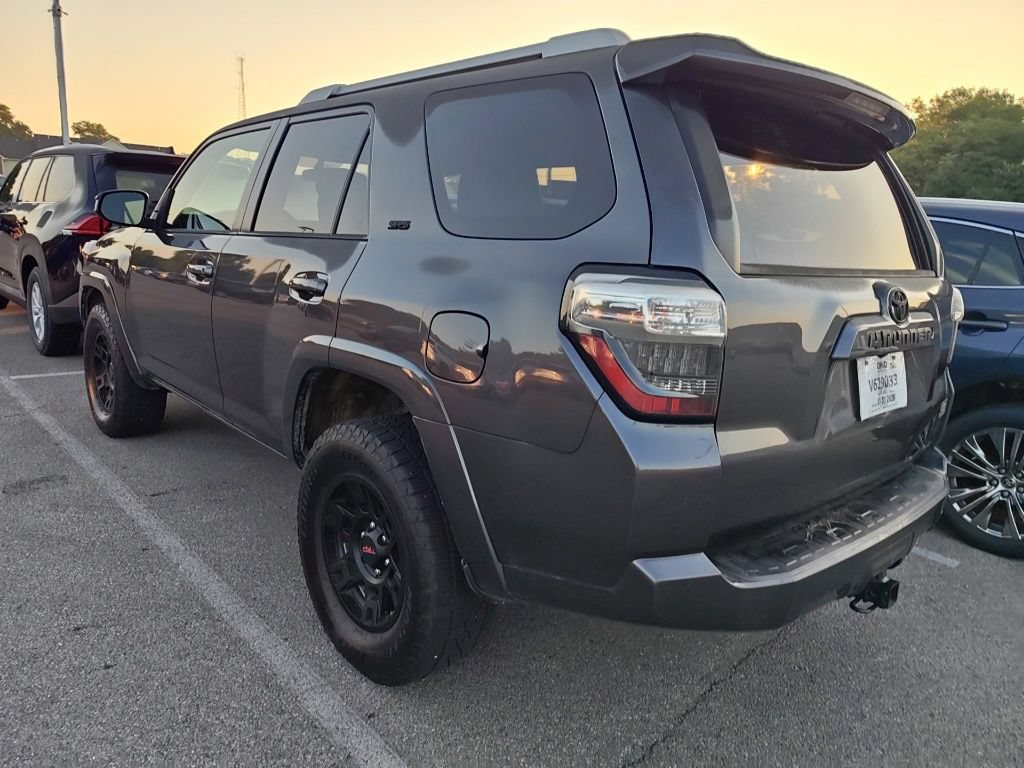 Used 2017 Toyota 4Runner SR5 AWD/4WD image 5