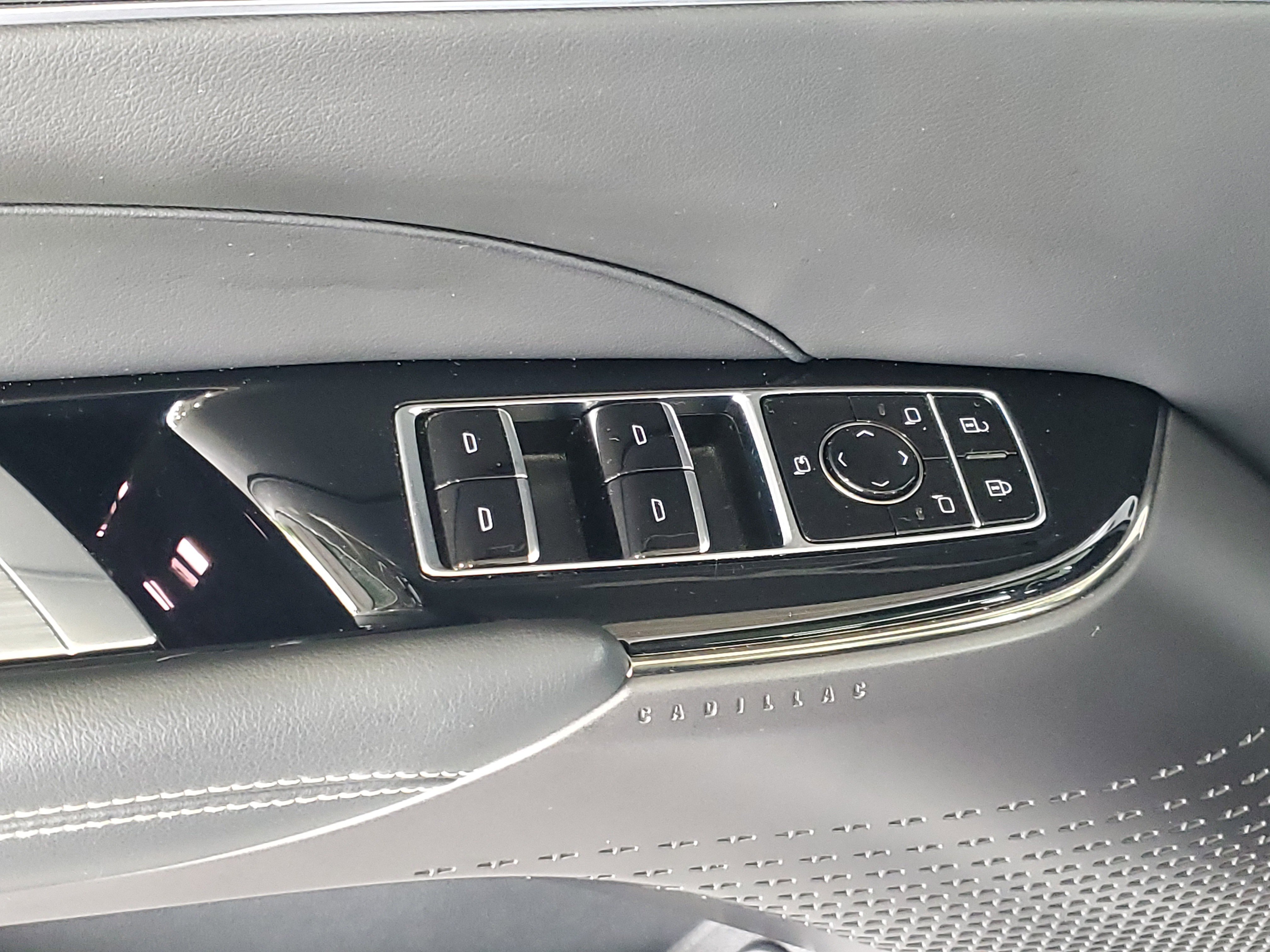 Used 2024 Cadillac Lyriq Luxury image 15