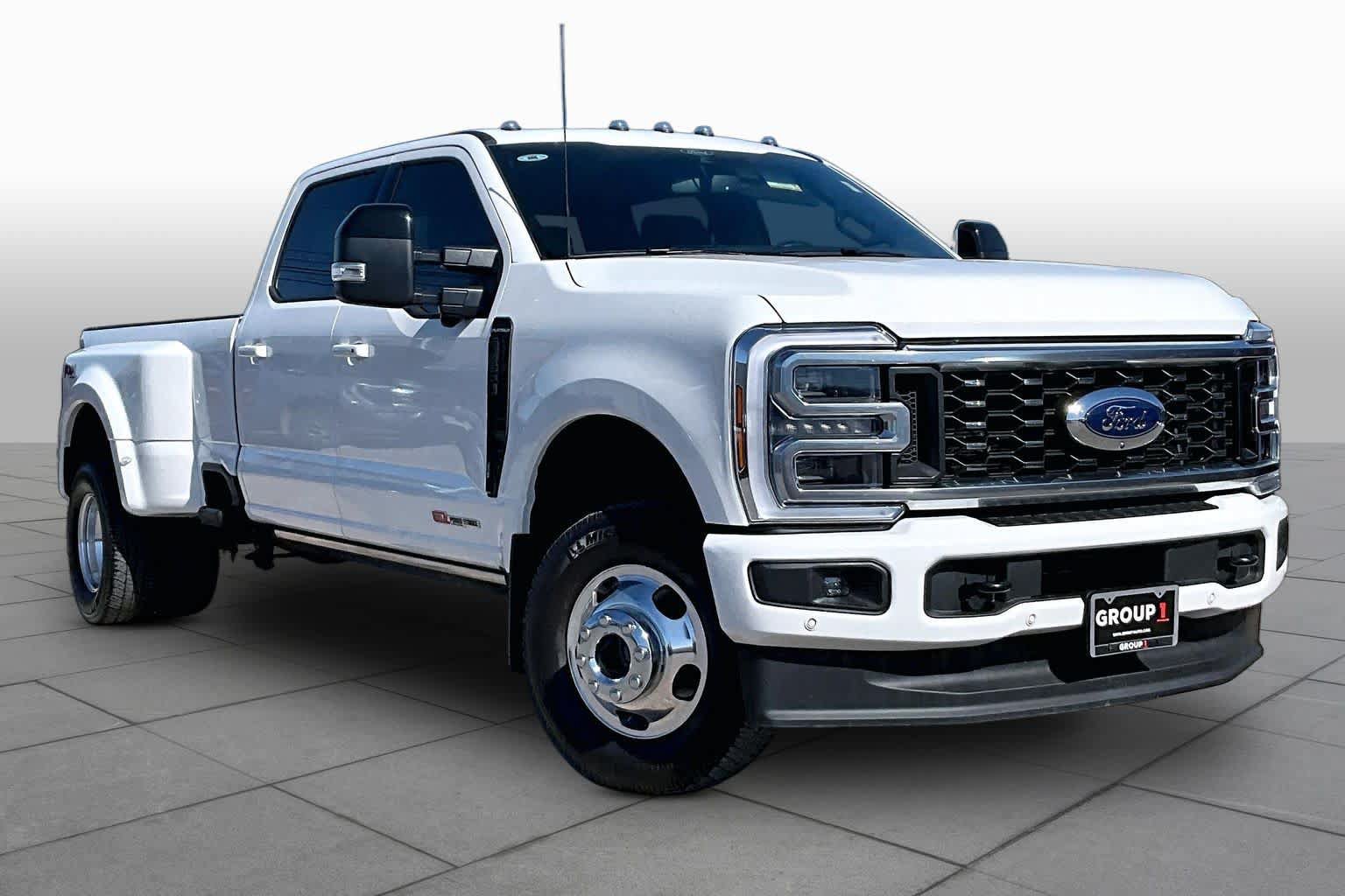 Used 2026 Ford F350 Platinum w/ FX4 Off-Road Package AWD/4WD image 3