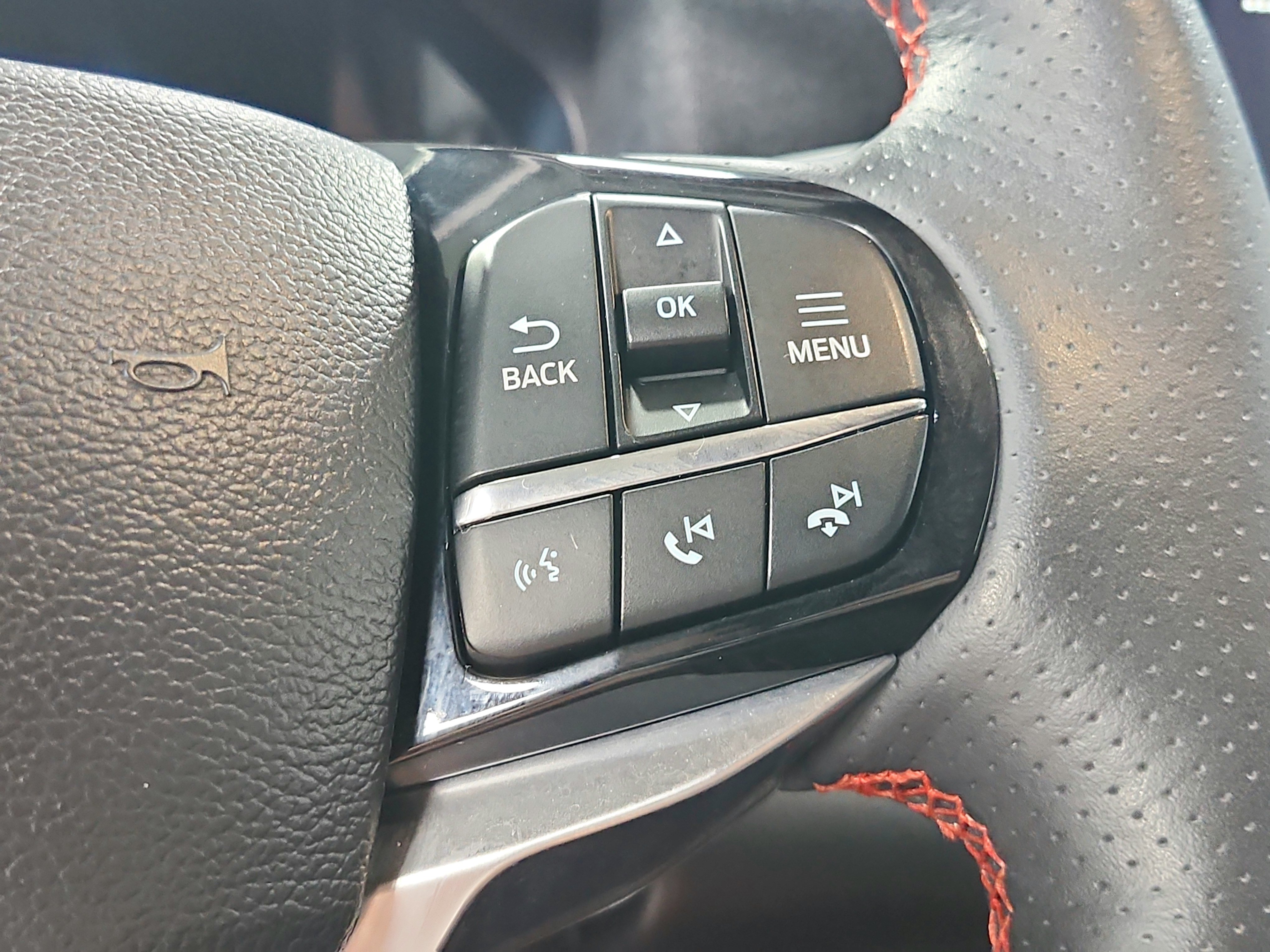 Used 2025 Ford Explorer ST-Line w/ ST-Line Street Pack AWD/4WD image 23