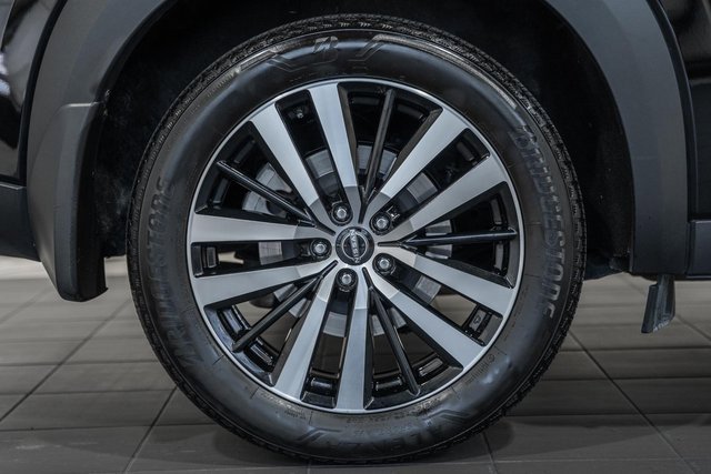 Used 2024 Nissan Pathfinder Platinum w/ Black Appearance Package image 17