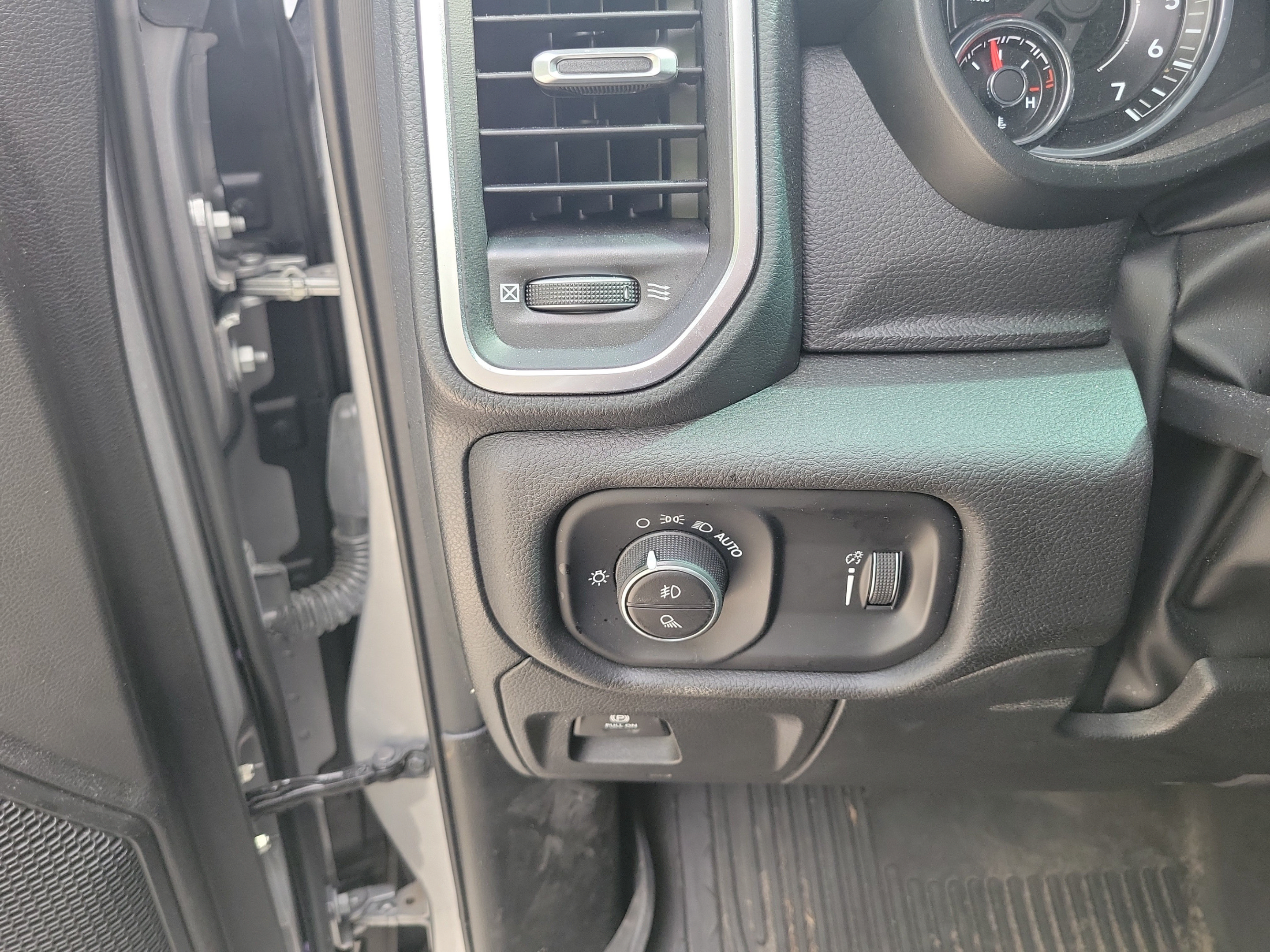 Used 2024 RAM 1500 Big Horn RWD image 25