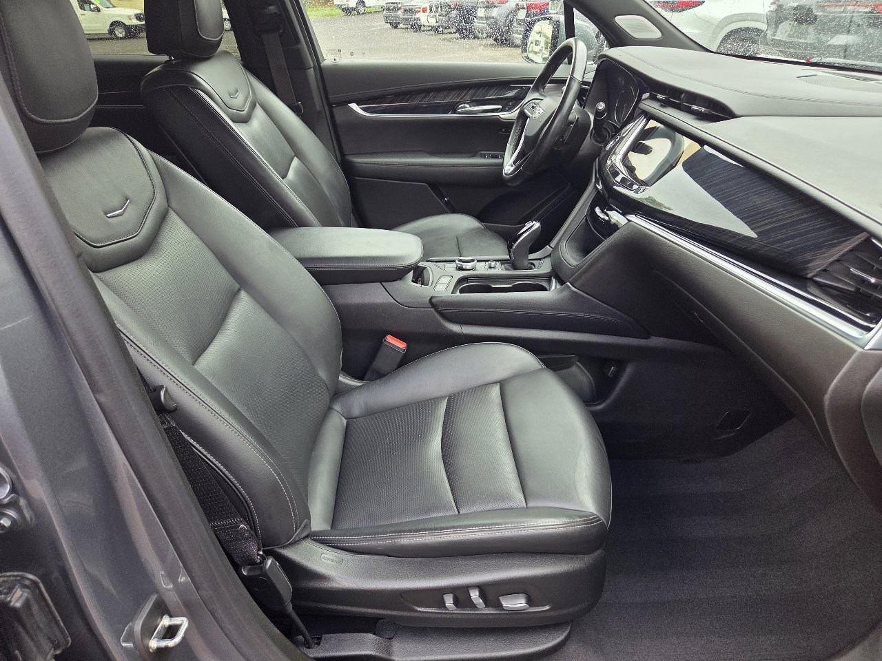 Used 2022 Cadillac XT6 Premium Luxury image 18