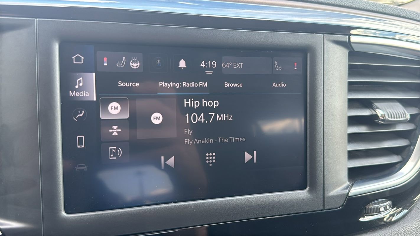 Used 2023 Chrysler Voyager LX image 30