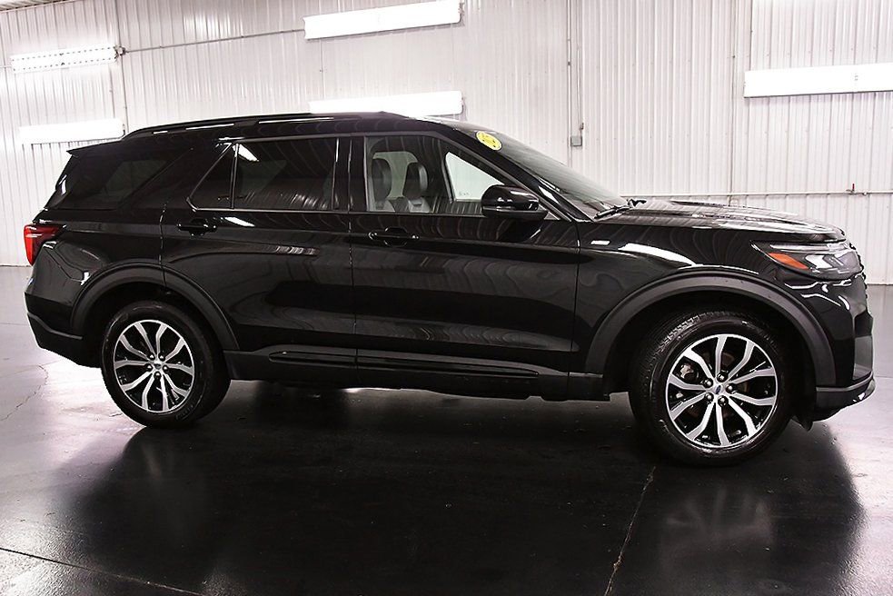 Used 2025 Ford Explorer ST-Line image 8