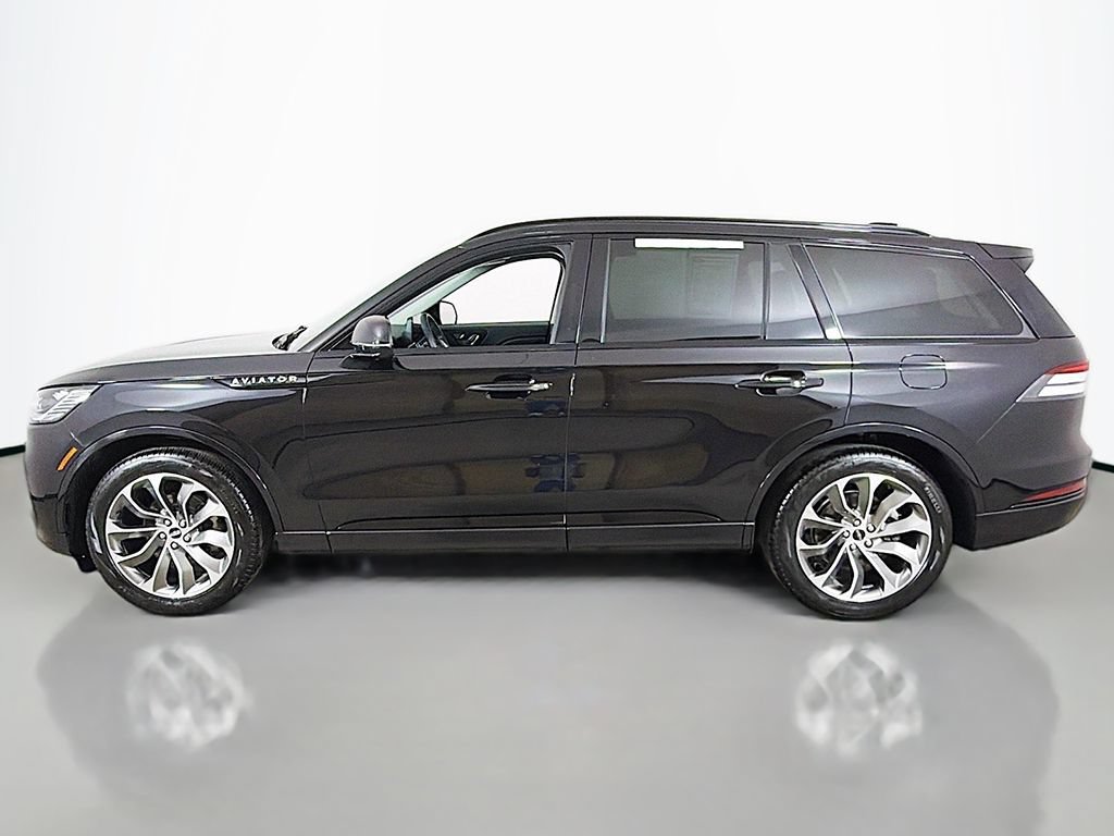 Used 2025 Lincoln Aviator AWD w/ Jet Appearance Package image 17