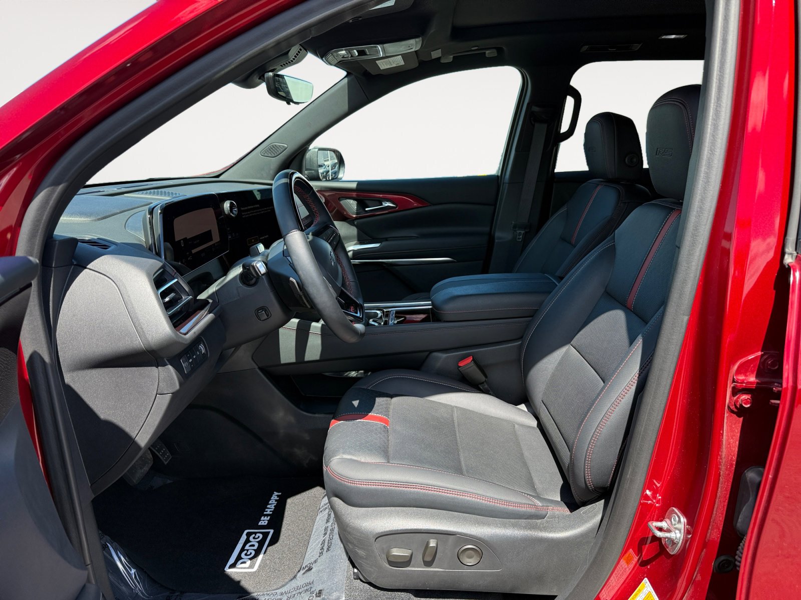 Used 2024 Chevrolet Traverse RS w/ LPO, Floor Liner Package image 10