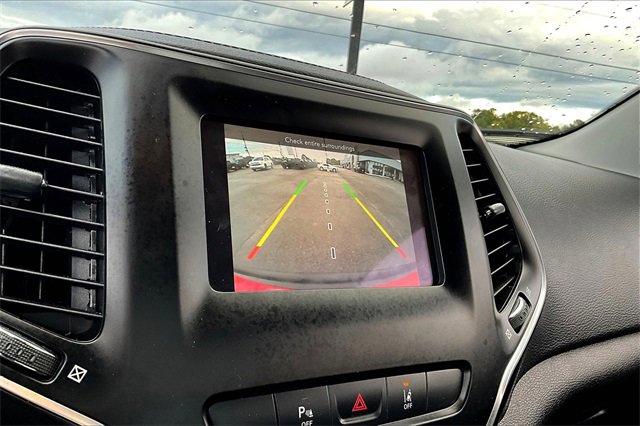 Used 2021 Jeep Cherokee Latitude Plus image 13