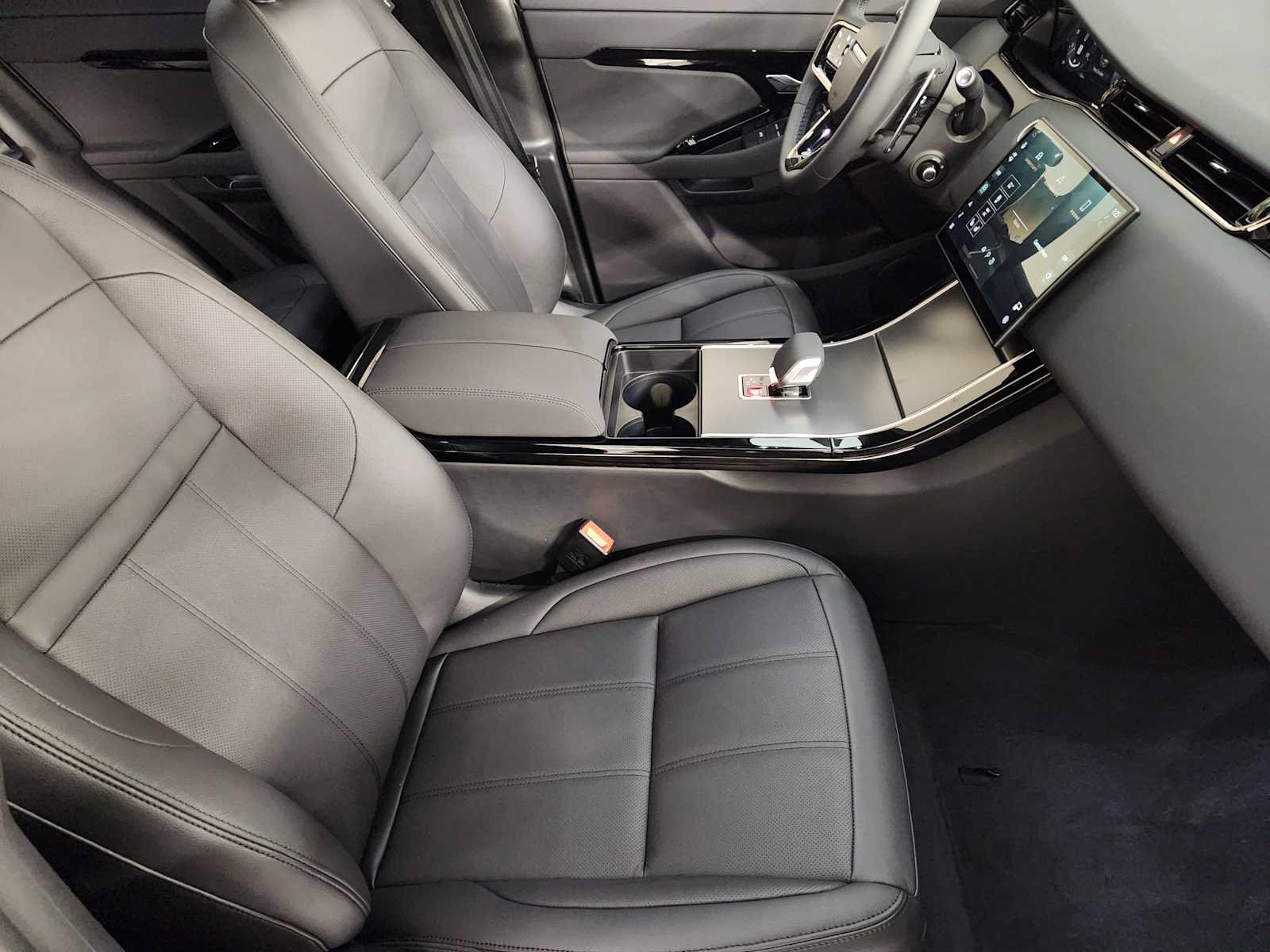 New 2026 Land Rover Range Rover Evoque S AWD/4WD image 4