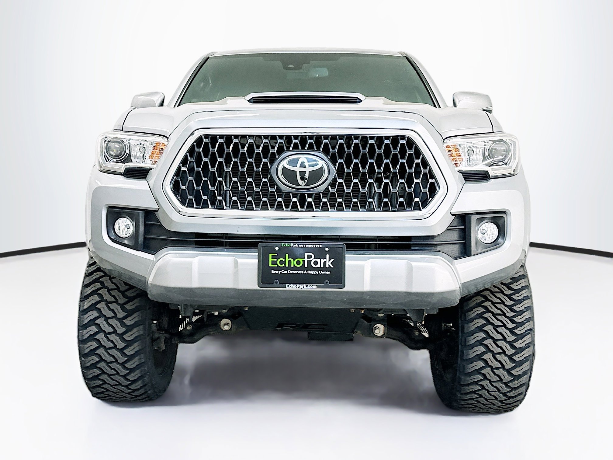 Used 2019 Toyota Tacoma TRD Sport image 2