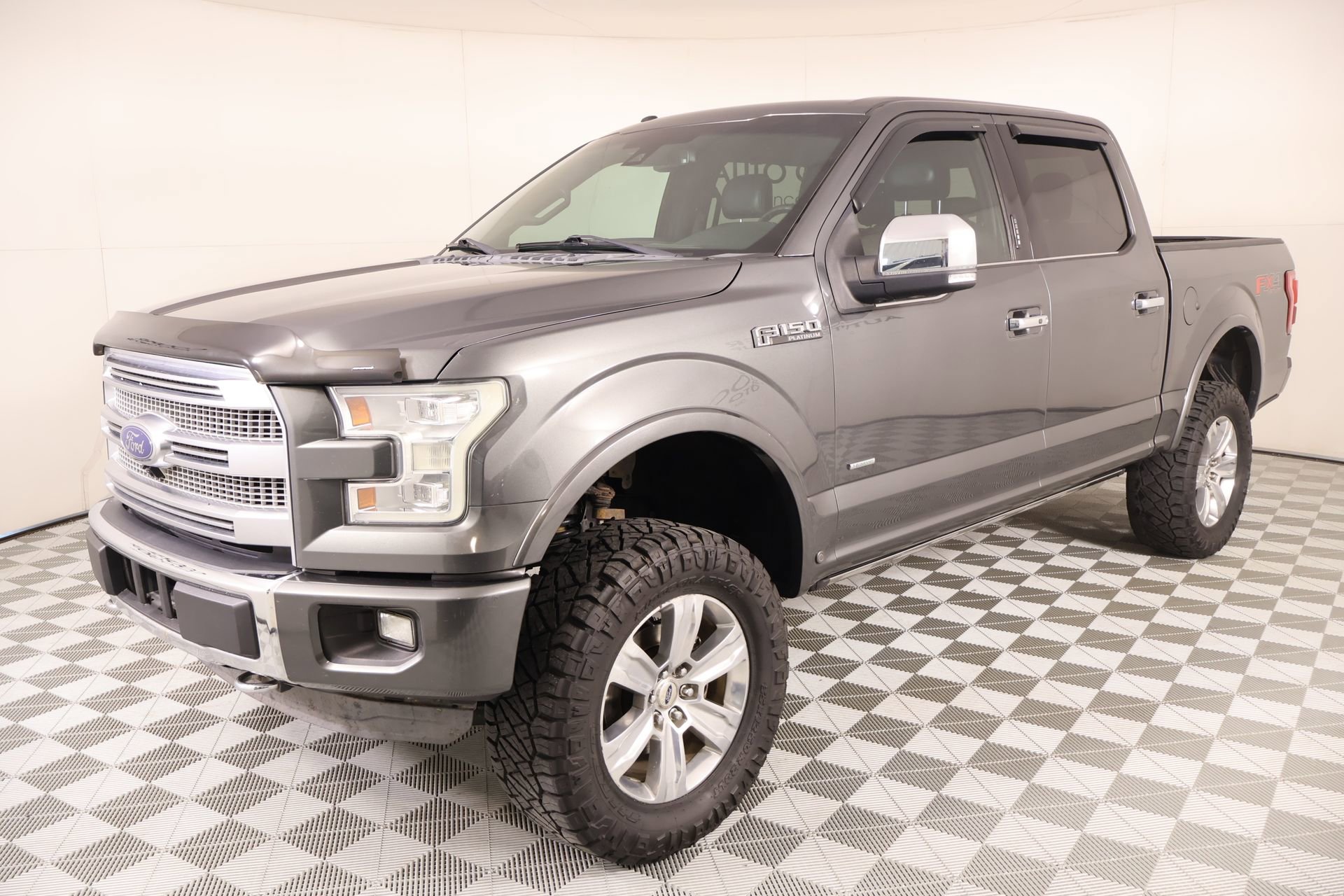 Used 2015 Ford F150 Platinum w/ Equipment Group 701A Luxury AWD/4WD image 13