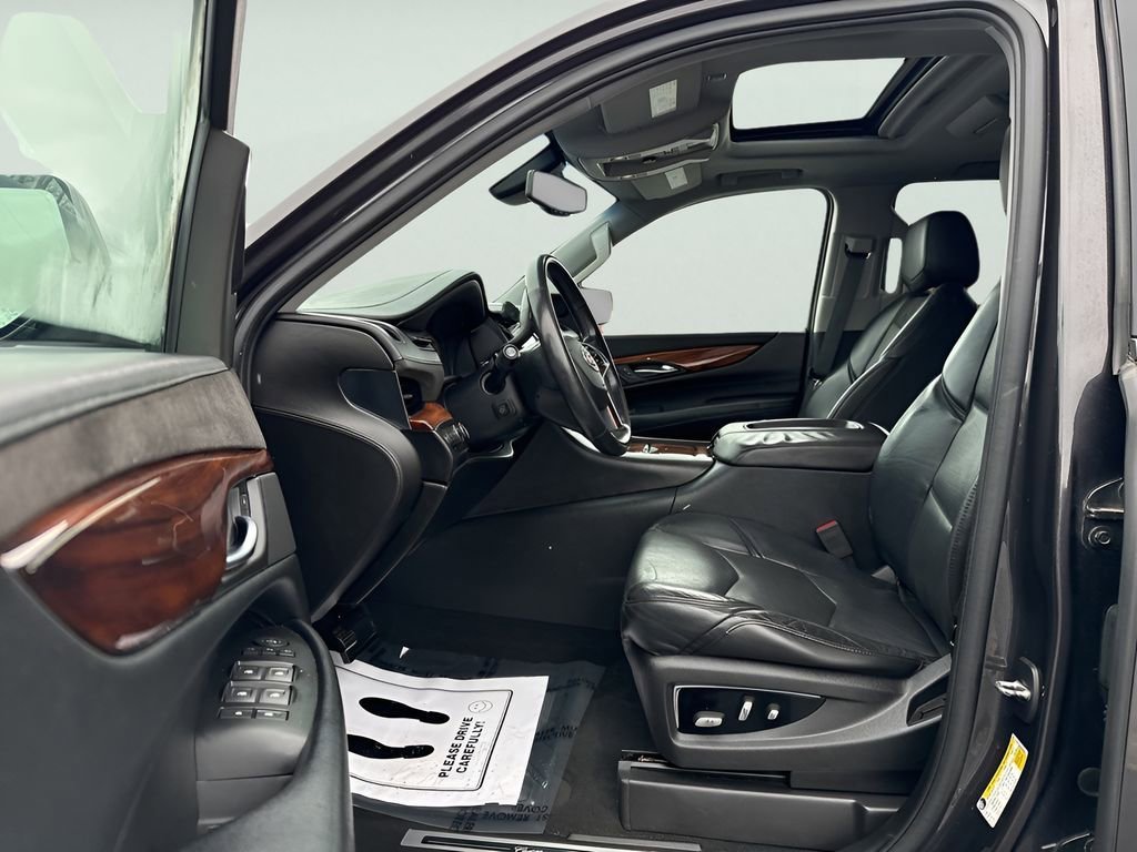 Used 2015 Cadillac Escalade Luxury image 25