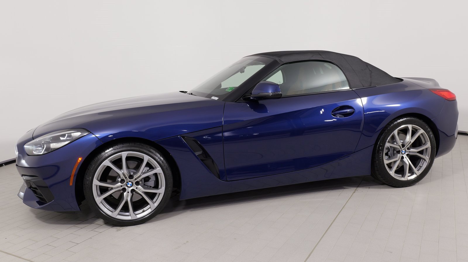 Used 2022 BMW Z4 sDrive30i w/ Driving Assistance Package image 4