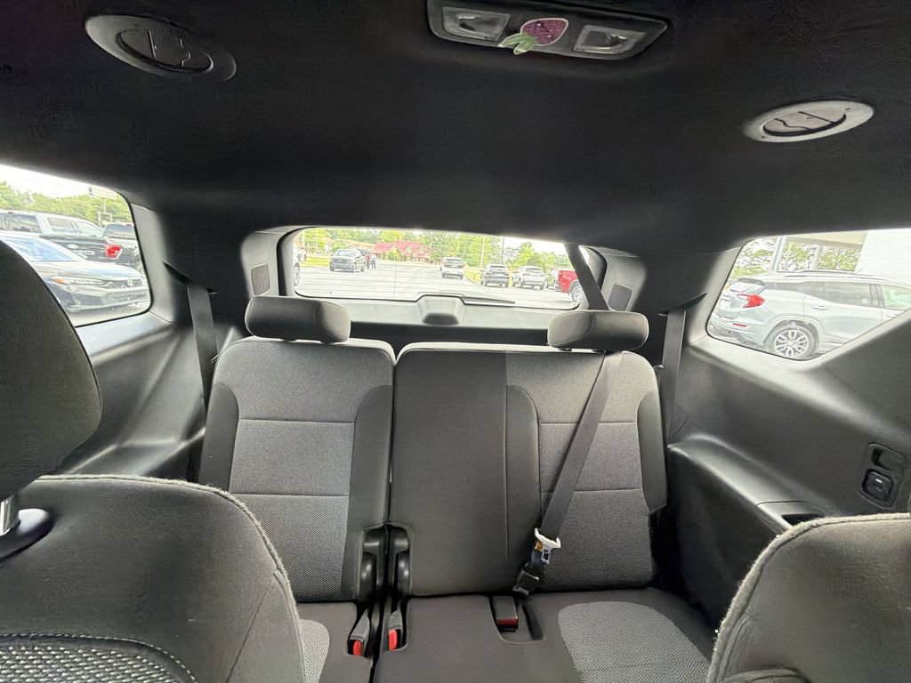 Used 2023 Chevrolet Traverse LT FWD image 13