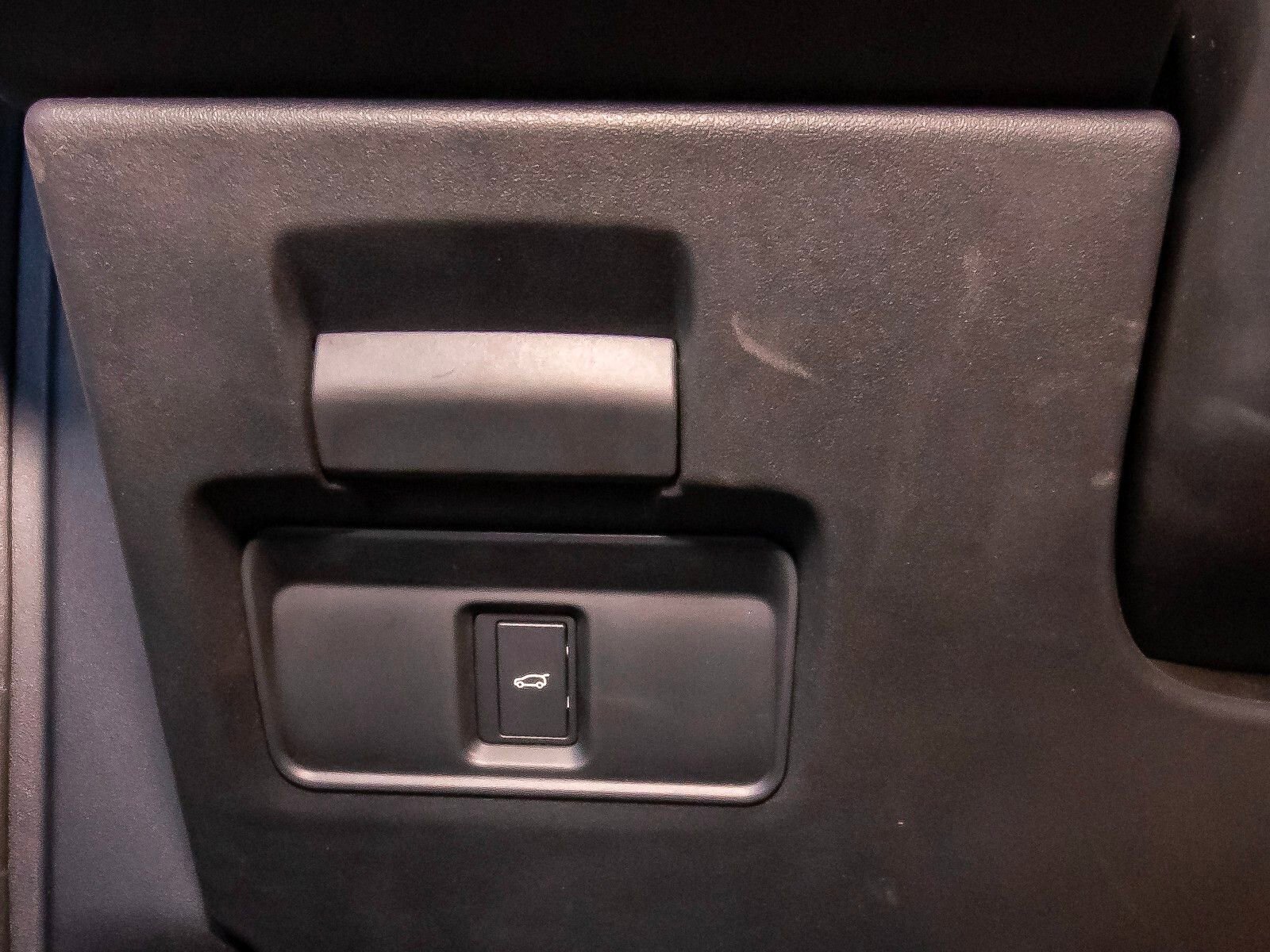 Used 2025 Land Rover Discovery Sport S image 11