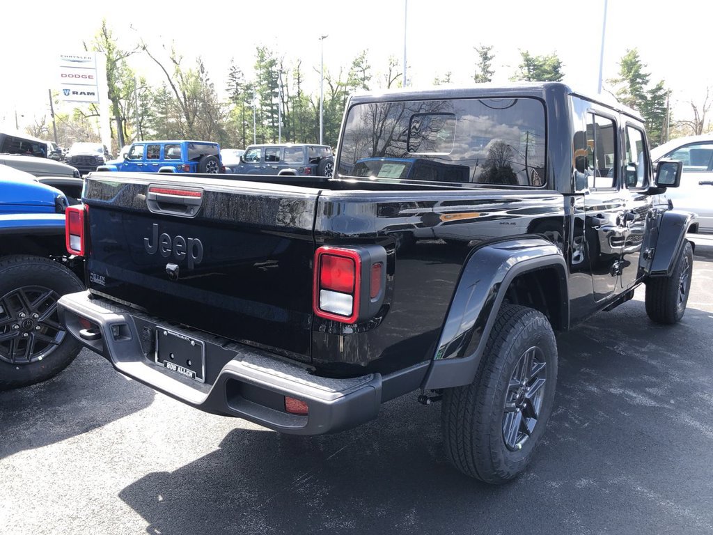 New 2026 Jeep Gladiator Sport AWD/4WD image 5