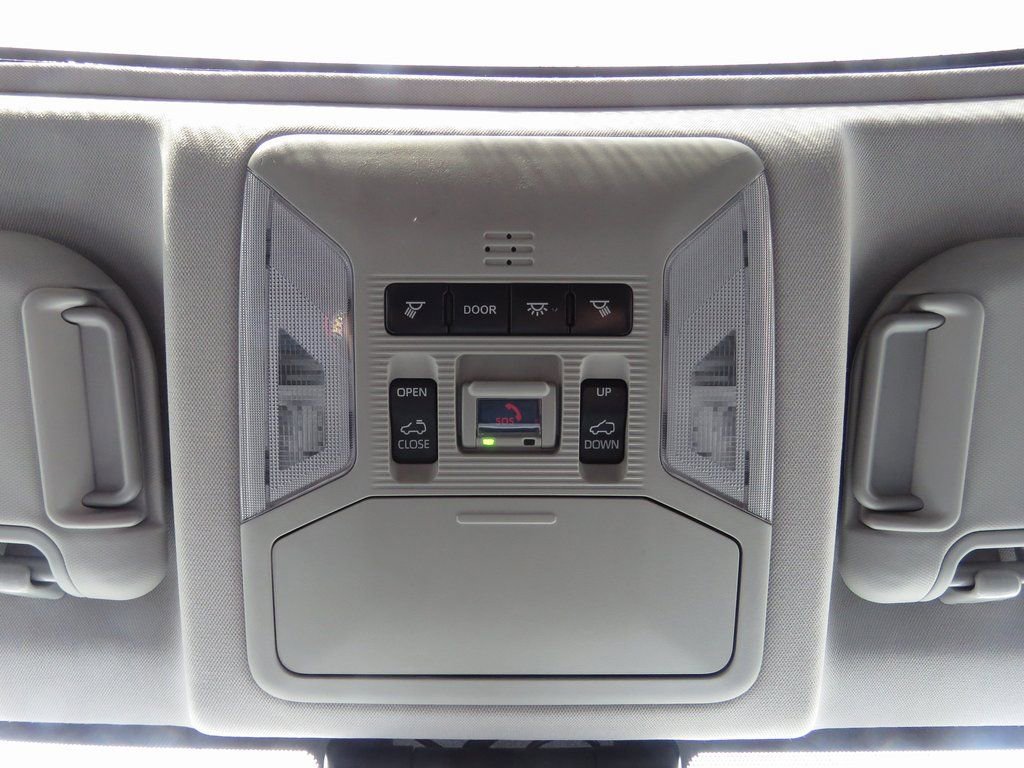 Used 2021 Toyota RAV4 XLE w/ Convenience Package image 28