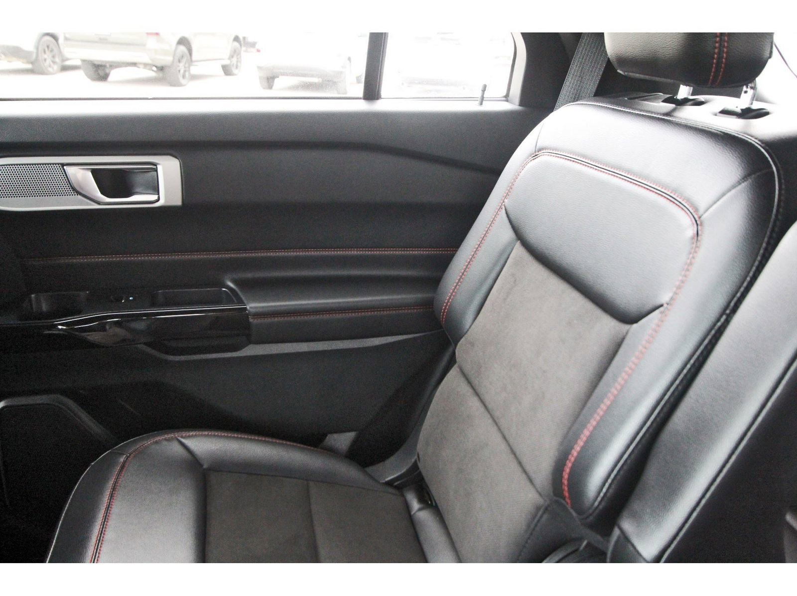 Used 2024 Ford Explorer ST-Line w/ Class IV Trailer Tow Package image 14