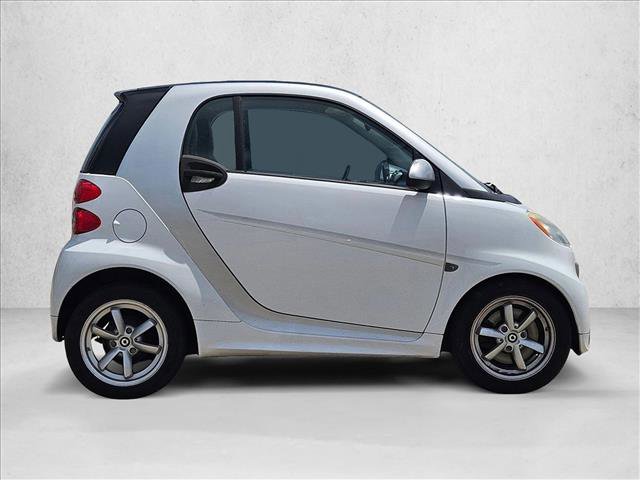 Used 2015 smart fortwo passion RWD image 4