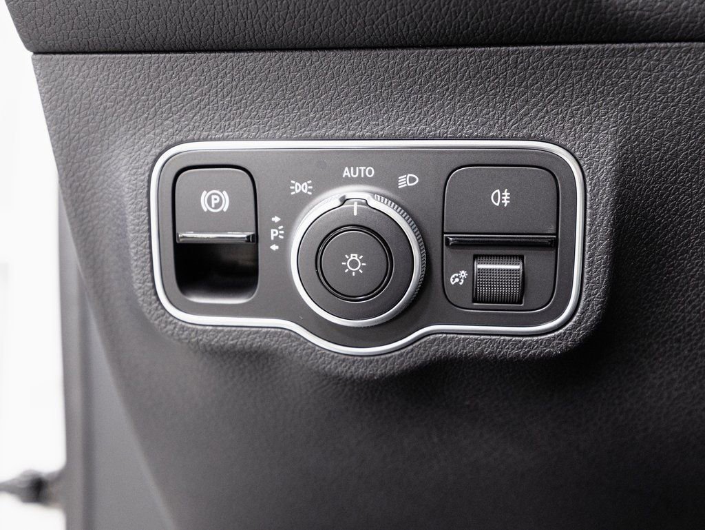 Used 2024 Mercedes-Benz EQB 350 4MATIC SUV image 9