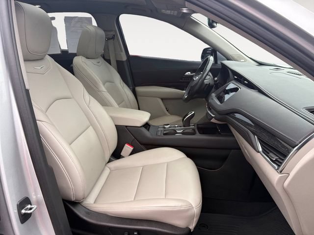 Used 2021 Cadillac XT4 Premium Luxury w/ Cold Weather Package AWD/4WD image 15