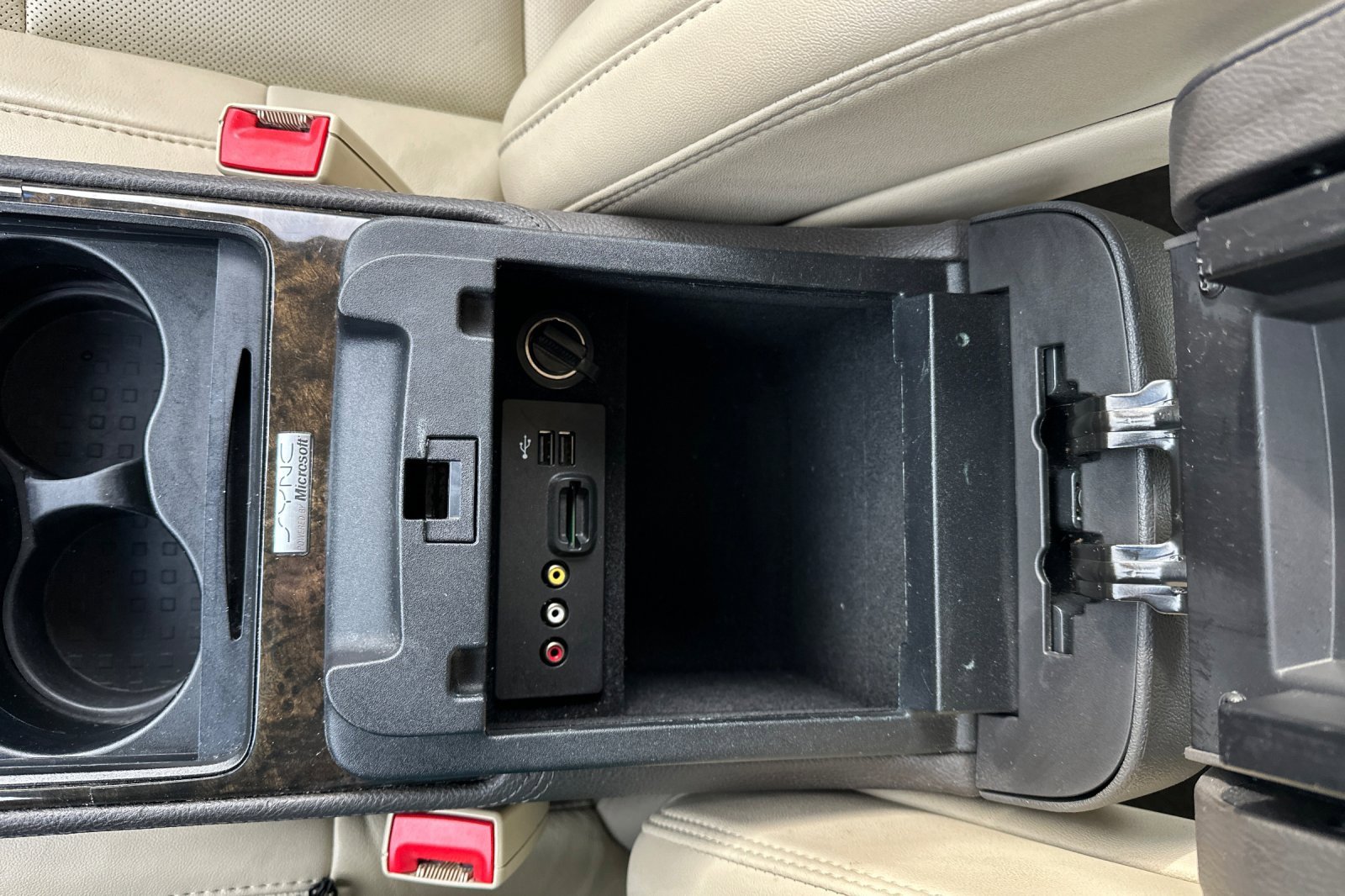 Used 2014 Lincoln MKS w/ Equipment Group 101A image 31