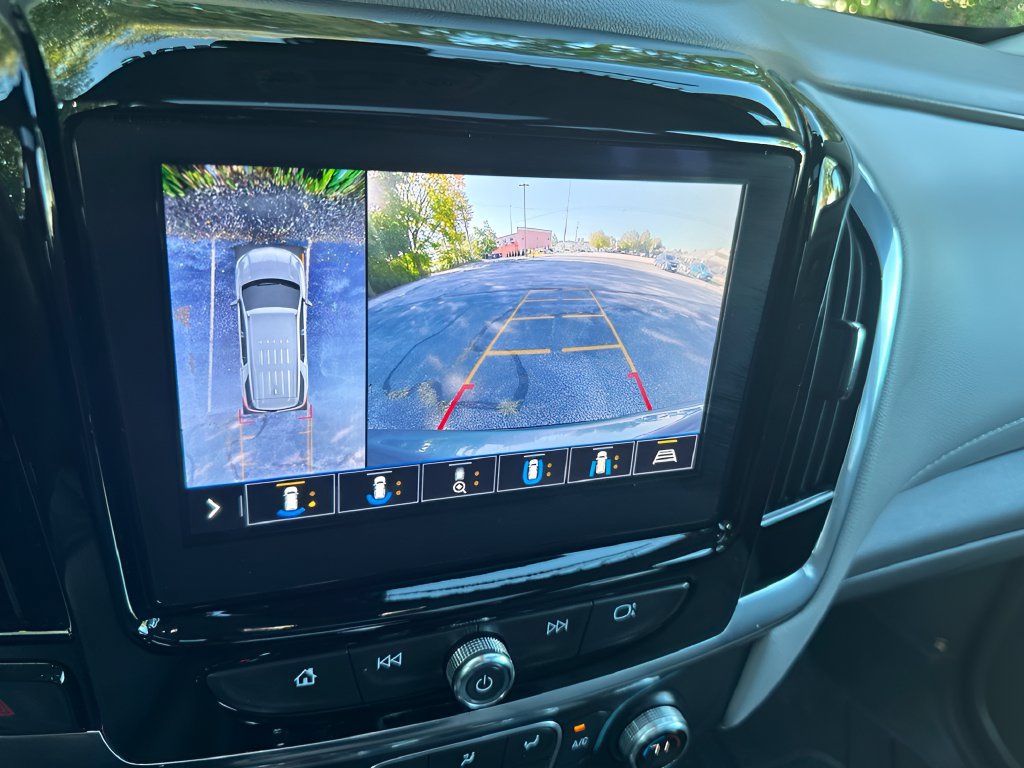 Used 2020 Chevrolet Traverse LT w/ LT Premium Package AWD/4WD image 23