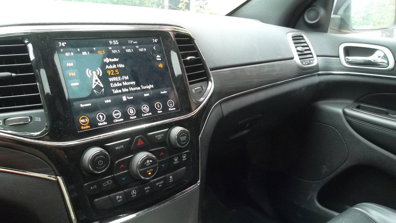 Used 2019 Jeep Grand Cherokee Limited image 9