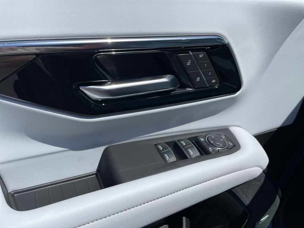 New 2026 Chevrolet Tahoe Premier w/ Sun And Tow Package AWD/4WD image 6