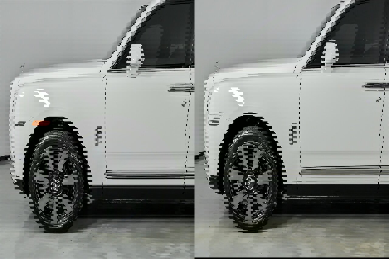 Used 2023 Rolls-Royce Cullinan w/ Leather Finishing Pack image 6