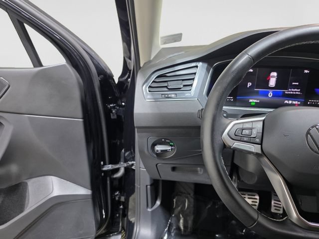 Certified 2023 Volkswagen Tiguan SE AWD/4WD image 16